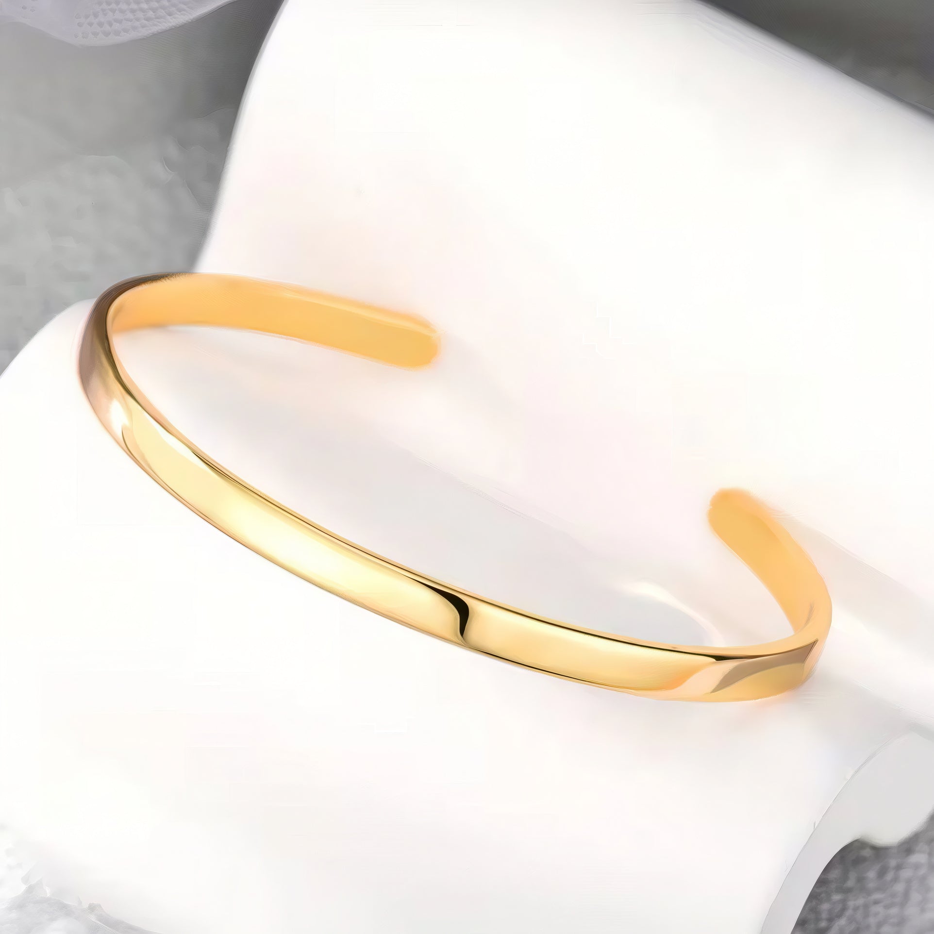 Noviqlo | Minimalist Cuff Bracelet