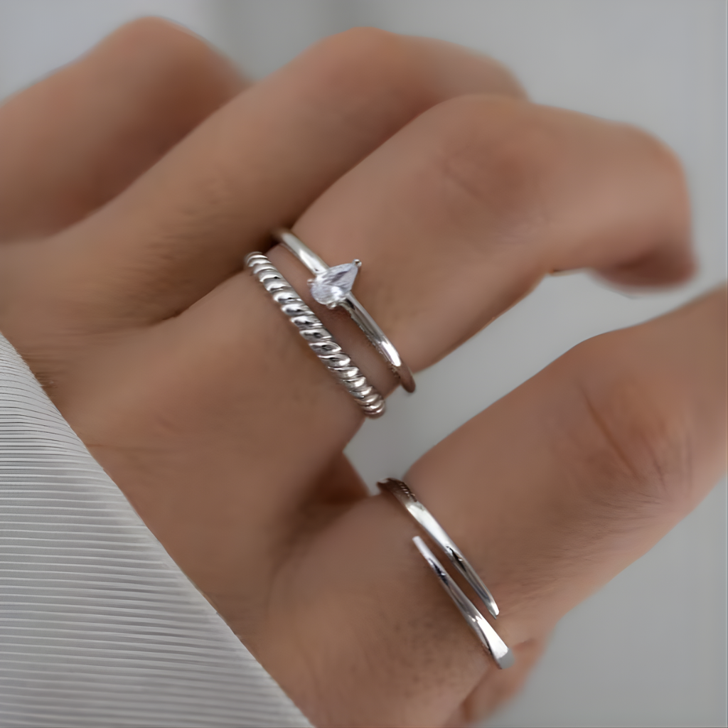 Noviqlo | Minimalist Wave Band Ring