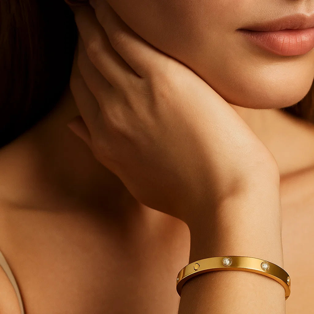 Noviqlo | Clover Detail Bangle Bracelet